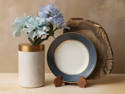 Wie kombiniere ich ein kleines kpm-porzellanset mit modernen wohnaccessoires ohne stilbruch